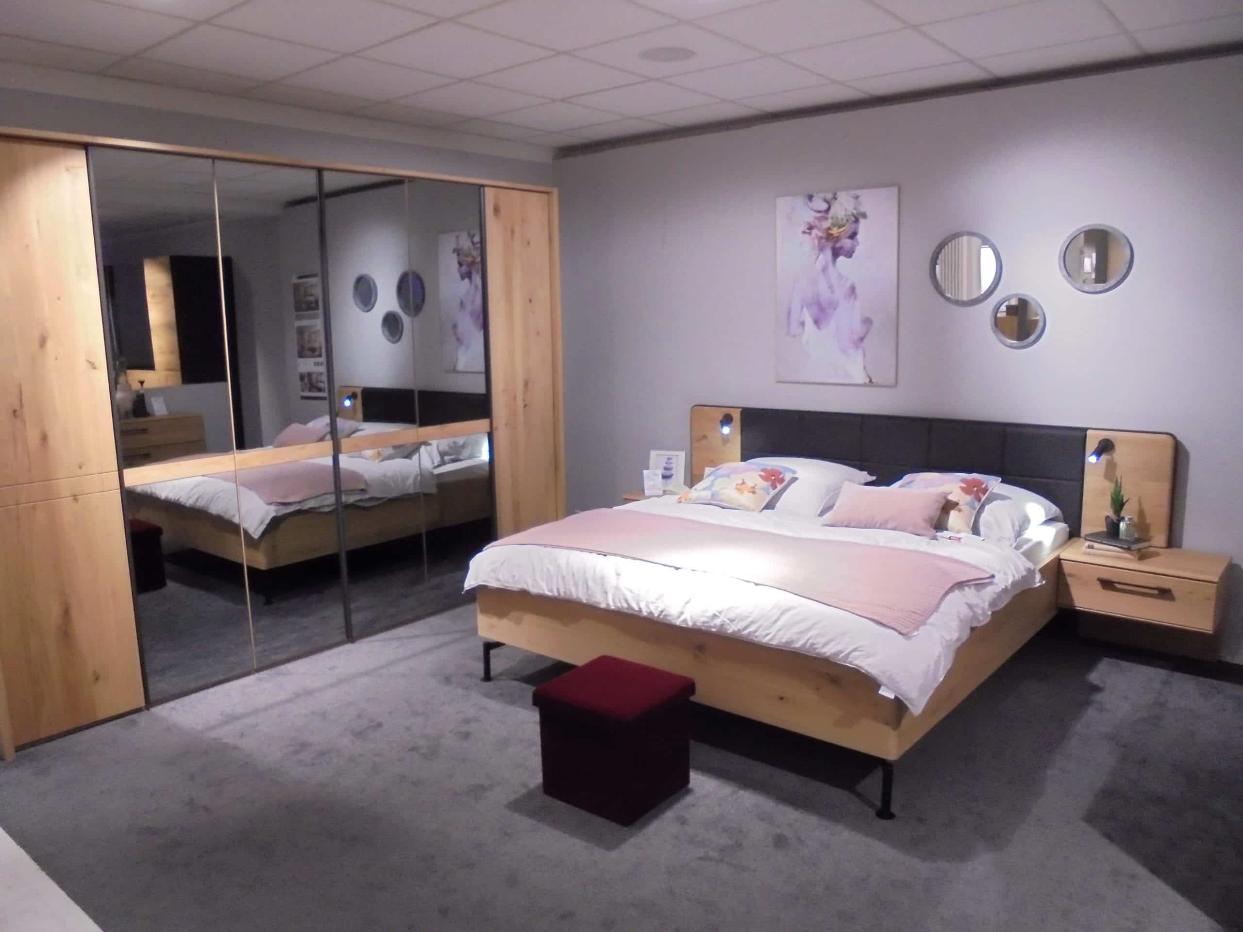 Schlafzimmer Marissa in Wildeiche natur teilmassiv bei Möbelhaus Thiex im Abverkauf über 31 % reduziert.